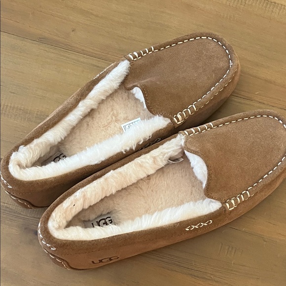 New UGG women’s Tan Ansley Suede Moccasin Slippers size 11 - Picture 1 of 8